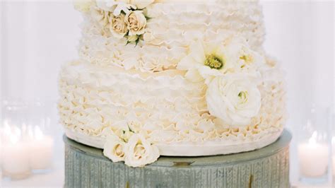 13 Reasons Were Dreaming Of A White Winter Wedding Cake Martha