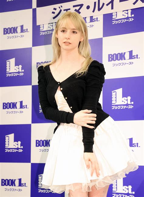 【芸能】英国出身モデル、ジェマ・ルイーズがフリフリ純白スカート姿で登場 カレンダー発売イベント 面白いこと探そうブログ。略して「おもブロ」