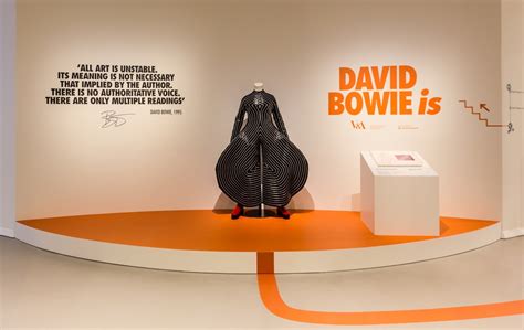 David Bowie Is La Mitica Mostra Continua Iconmagazine