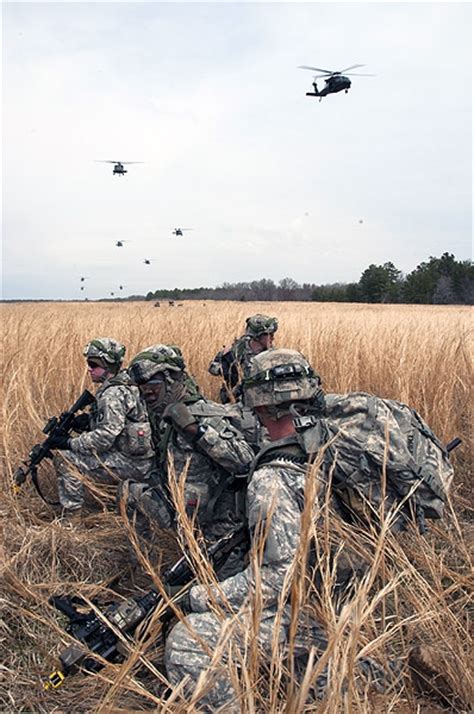 101st Airborne Division Conducts Brigade Level Air Assault Training