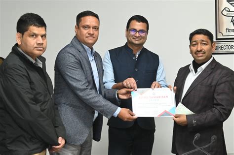 Good Samaritans who helped the injured in road accidents rewarded