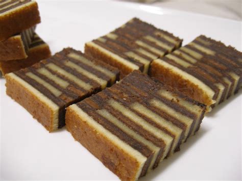 Penghasilan kek lapis sarawak perlu melalui proses manual yang amat teliti, rumit dan memakan masa maka tidak hairanlah harganya yang sedikit mahal. Resepi Puding Kek Berlapis - Daily Rakyat