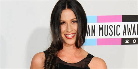 The singer is sporting her. Alanis Morissette Shows Off New Blond Hair On Instagram ...