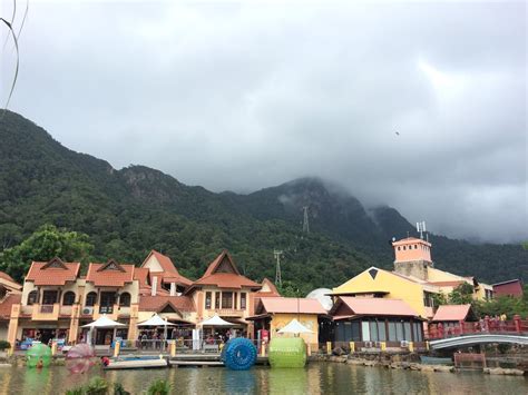 The journey to the top starts out at the oriental village. Langkawi Sky Bridge - Malaysia - Travel is my favorite Sport