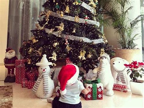 Mommy Lisa Haydon Cant Get Over This Cute Christmas Click Of Her Son Zack