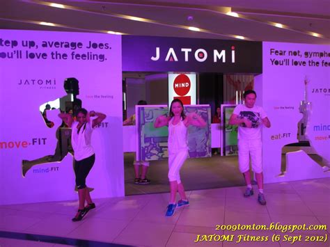 Lion dance performed by bao trieu's demoteam during the celebration for chinese new year on februari 10, 2013, in bao trieu. Penonton: Jatomi Fitness - Open at Tropicana City Mall PJ