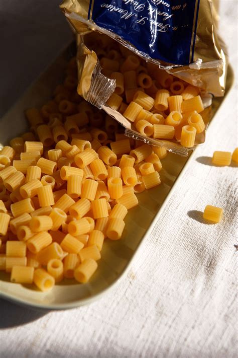La parola guazzetto utilizzata molto nella cucina italiana per indicare un sughetto o un brodino, deriva dalla parola guazza che significa molta. Ricetta Tubetti in guazzetto di asparagi e gamberoni ...