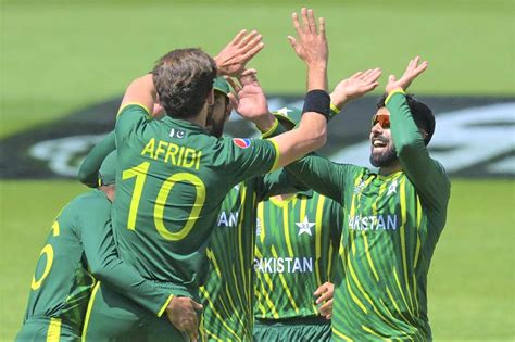 ٹی20 ورلڈ کپ بنگلہ دیش کو شکست، پاکستان سیمی فائنل میں Urdu News اردو نیوز