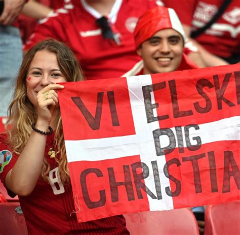 Koen van weel/epa «wir haben bisher mit dem herzen gespielt und alles dafür getan, damit das land stolz. EM 2021: Dänemark unterbricht das Spiel zu Ehren Eriksens ...