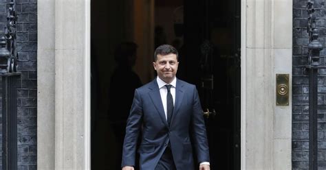 Президент украины владимир зеленский сообщил, что обсудил с генеральным секретарем оон антониу гутерришем борьбу с пандемией коронавируса, крым и ситуацию в донбассе. Зеленский: НАТО может остановить войну на Донбассе - Война ...