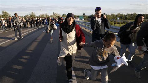 Bbc News Migrant Crisis Hundreds Force Way Past Hungarian Police