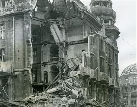 Art, entertainment, shopping and a flair of. Hotel Der Fürstenhof am POtsdamer Platz nach den ersten ...