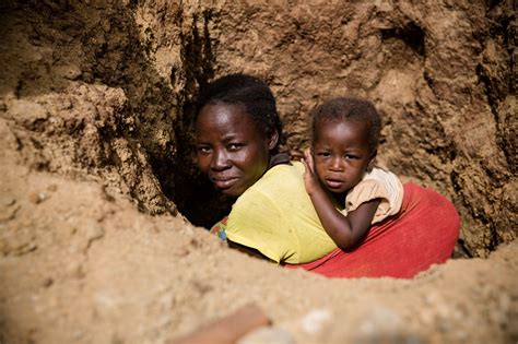 金鉱山で働く子どもたち スクール・フォー・アフリカ レポート｜日本ユニセフ協会