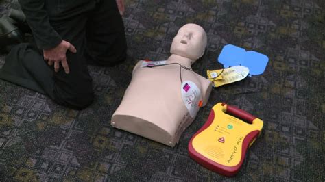 How To Do Hands Only Cpr And Use An Aed Youtube