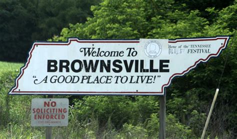 Welcome To Brownsville Tn This Tennessee Shaped Sign Is L Flickr