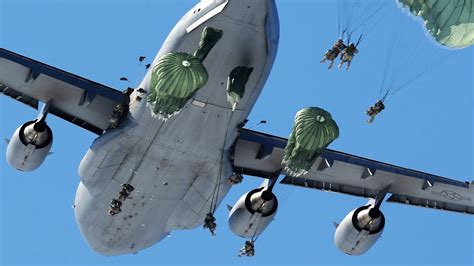 Massive Static Line Jump From C 17 Globemaster Youtube