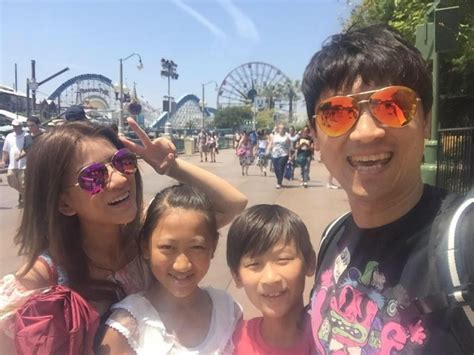 카피툰은 네이버웹툰 다음웹툰 카카오웹툰 레진코믹스 짬툰 투믹스 탑툰 만화책 미리보기 및 다시보기를 제공합니다. 侯昌明度假遇股災 慘賠500萬 - 自由娛樂