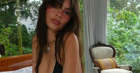 Emily Ratajkowski goes braless in risqué low cut top and bares midriff