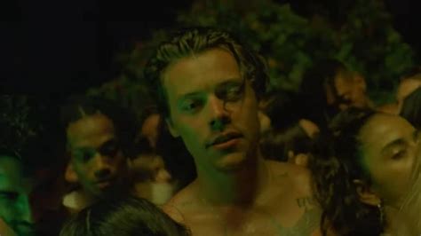 Around em d dsus4 c n.c. Harry Styles' Lights Up is a soulful commentary by a ...