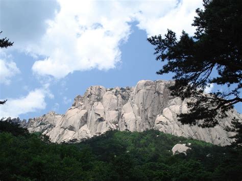 By using this word, you are conveying that you understood, aka you 'got it', what the other person was saying. Gangwon - Travel guide at Wikivoyage
