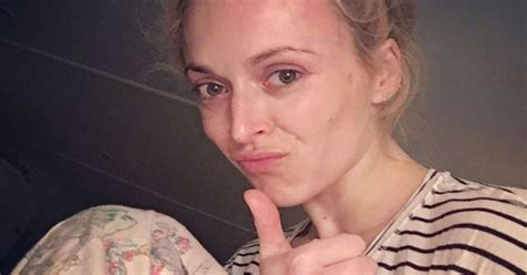 Fearne Cotton Impresses Fans With No Make Up Selfie As She Relaxes In