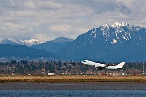 Vancouver international airport has won various notable international airport awards, such as the skytrax best north american airport in 2007, and every year from 2010 through 2019, for ten years. Whistler Coach Transfer to Vancouver International Airport ...
