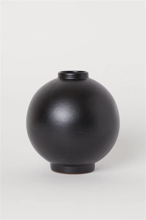 Wunderschöne vase studio keramik 70er keramik blau glasiert designerstück. New in H&M home | Runde vase, Glasierte keramik, Vase