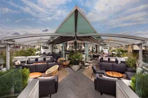 Whether for a theatre break, sightseeing vacation or business, these are the five star hotels, shops & services in london where the guest will always feel they matter more. The 10 best five-star hotels in London, UK | Booking.com