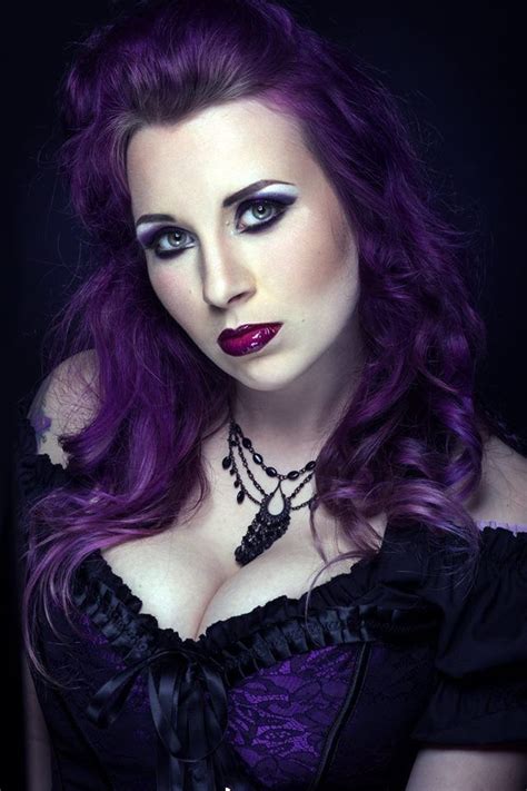 Shorter gothic hairstyles are generally flat. Gotische | Gothic beauty, Hot goth girls, Gothic hairstyles