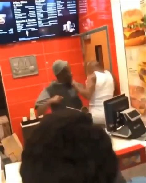 Customer Goes Behind Mcdonald S Counter And Gets Into A Fight Daily Mail Online