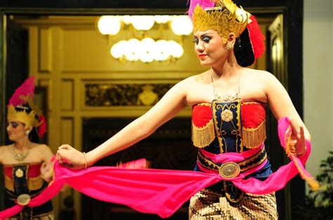 10 Popular Indonesia Traditional Dances Authentic Indonesia Blog