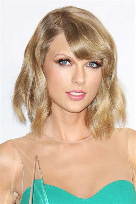 20 Short Wavy Hairstyles With Bangs