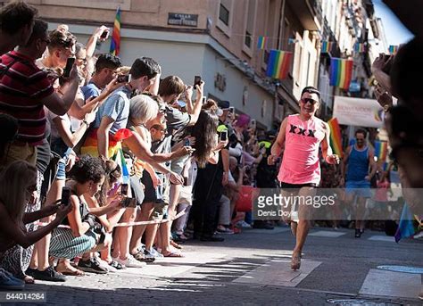mens high heels race during the madrid gay pride festival photos and premium high res pictures