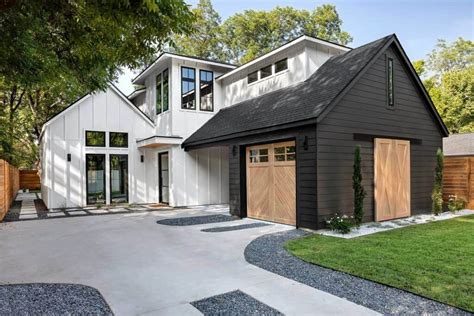 Modern Beauty Meets Farmhouse Charm In This Urban Oasis In Texas