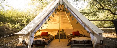 Camp huts, camp cabins or glamping tents. Glamping: stilvoller Urlaub im umweltfreundlichen Zelt ...