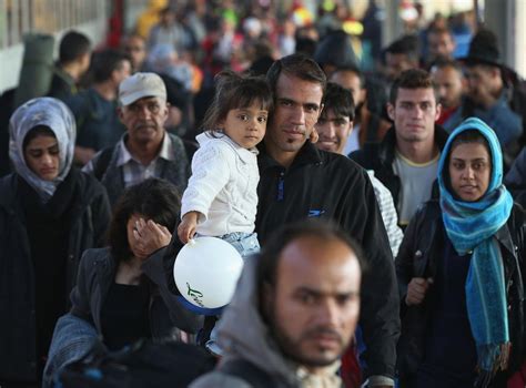 refugee crisis number of asylum seekers arriving in germany drops by 600 000 in 2016 the