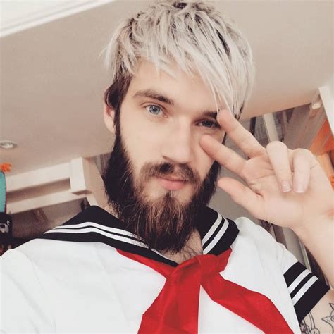 Pewdiepie also has a home in brighton, although he and his wife, marzia kjellberg, split their time between the uk and their second residence in japan. PewDiePie - Girlfriend, Family, Net Worth, Height, Weight ...