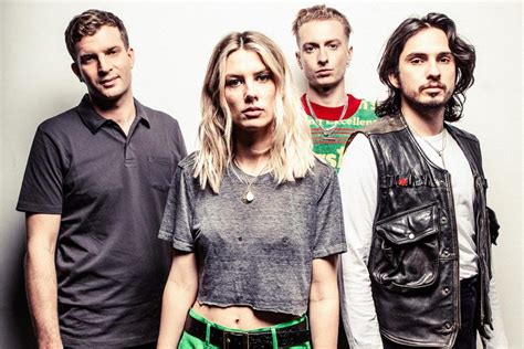 Wolf Alice Icon 1 Buses To Concerts Concert Travel Event Coaches