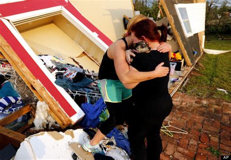 Oklahoma Tornado Heartwarming Moment Residents Are Reunited With Their