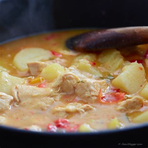 ~ this chicken stew is so quick and easy with pantry staples and your slow cooker! Crock-Pot Chicken Stew with Potatoes - i FOOD Blogger