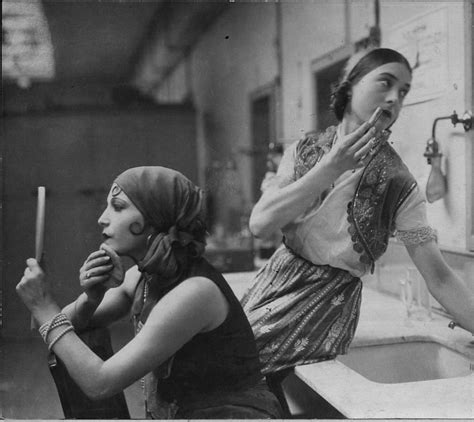 25 Glamorous Makeup Photos Of Young Beauties In The 1920s