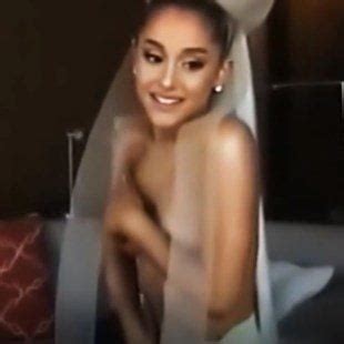 Ariana Fronti  nackt