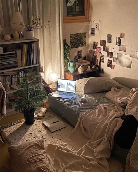 A On Twitter In 2021 Room Inspiration Bedroom Aesthetic Bedroom