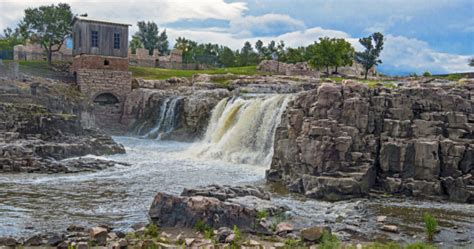 Sioux Falls The Enchanting Urban Waterfall That Everyone In South