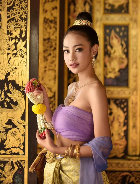 Thai Period Dress In Ayutthaya Kingdom Thailand แฟชั่นไทย เจ้าสาว นางแบบ