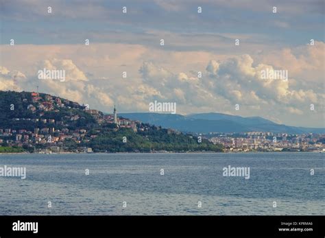 Die Italienische Stadt Triest Mit Leuchtturm The Italian Town Trieste