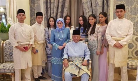 Sultan johor, sultan ibrahim sultan iskandar bertitah, agar tiada pihak cuba merosakkan hubungan baik antara pasukan askar timbalan setia negeri johor (jmf). BIODATA TENGKU ABDULLAH SULTAN AHMAD SHAH PAHANG | AKU ...