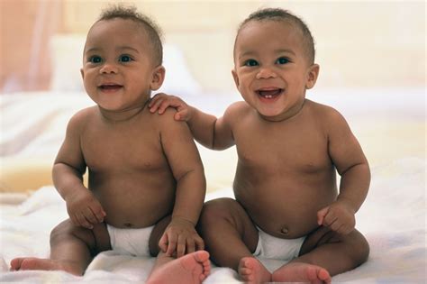 17 Things Only Moms Of Twins Understand Cute Black Babies Black Twin