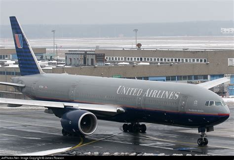 N771ua Boeing 777 222 United Airlines James Rowson Jetphotos