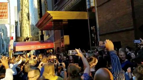 Show Must Go On Ny Blackout Sees Carnegie Hall Choir Perform On The